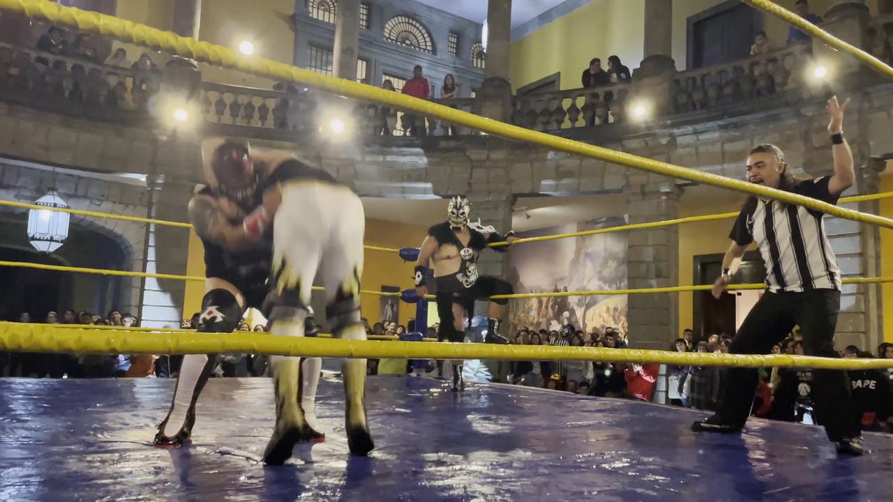Video thumbnail for Mexico: San Carlos Hosts Lucha Libre.