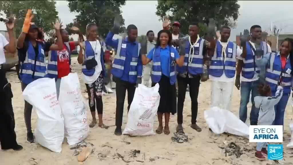 Video thumbnail for Young volunteers fight plastic waste on Congo’s coast