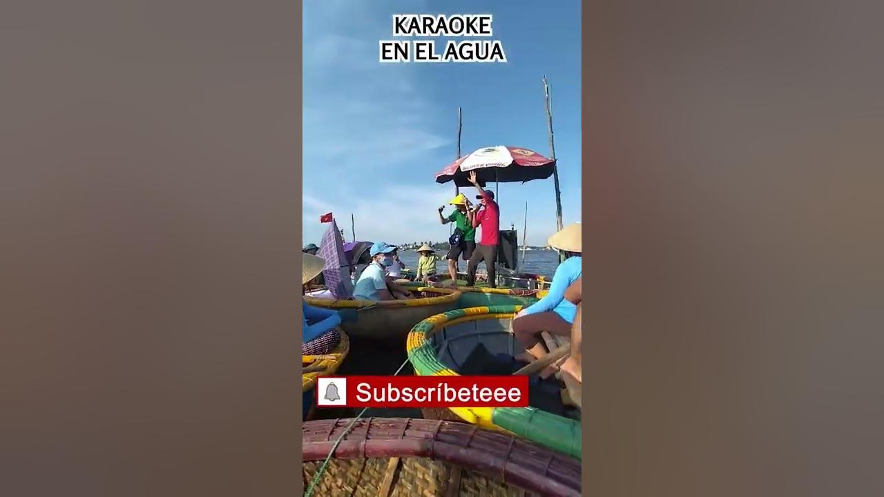 Video thumbnail for VIETNAM 🔥🔥  BARCAS de bambú tradicionales + KARAOKE en el agua en Hue #shorts