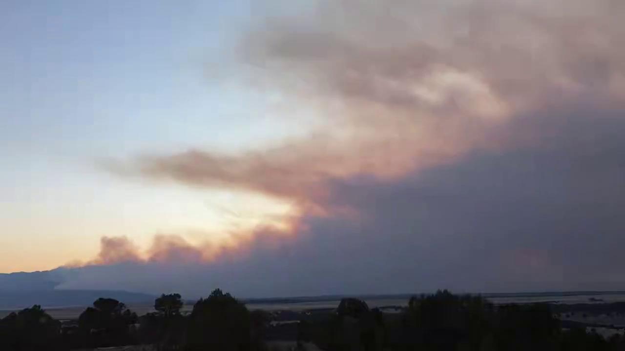 Video thumbnail for US: Aspen Acres Fire Rages in Colorado, Prompting Mandatory Evacuations 3.
