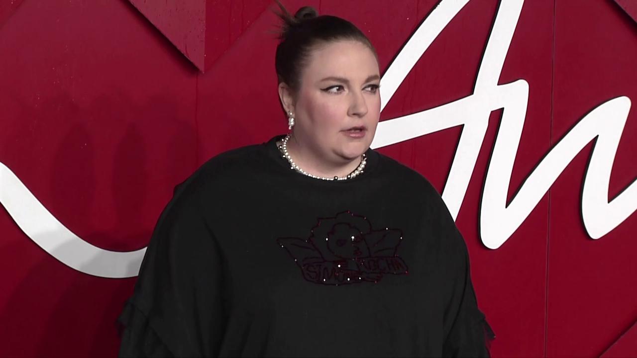 Video thumbnail for UNCAPTIONED: Lena Dunham announces five-episode revival of Girls.