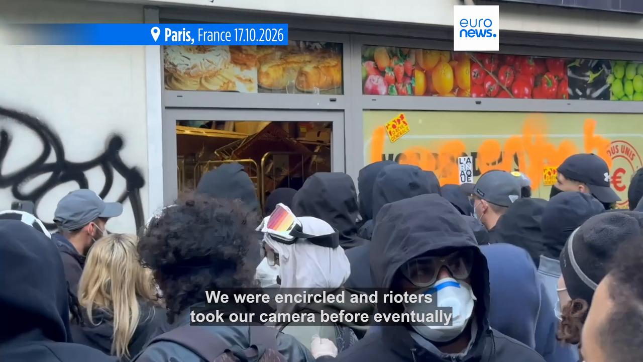 Video thumbnail for Euronews' crew assaulted by masked individuals while covering protests in Paris