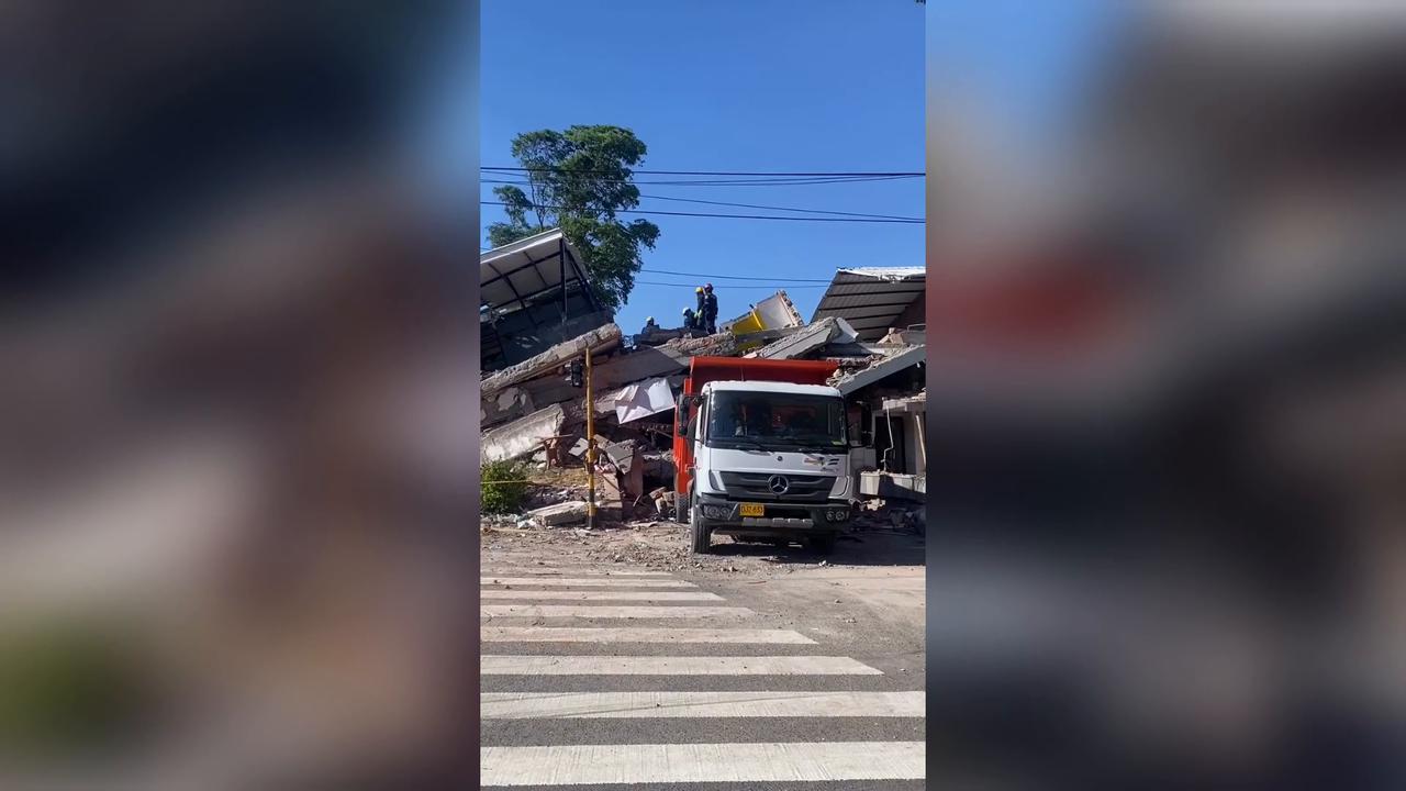 Video thumbnail for Colombia: At least 111 killed after magnitude 7.4 earthquake strikes Colombia (2).