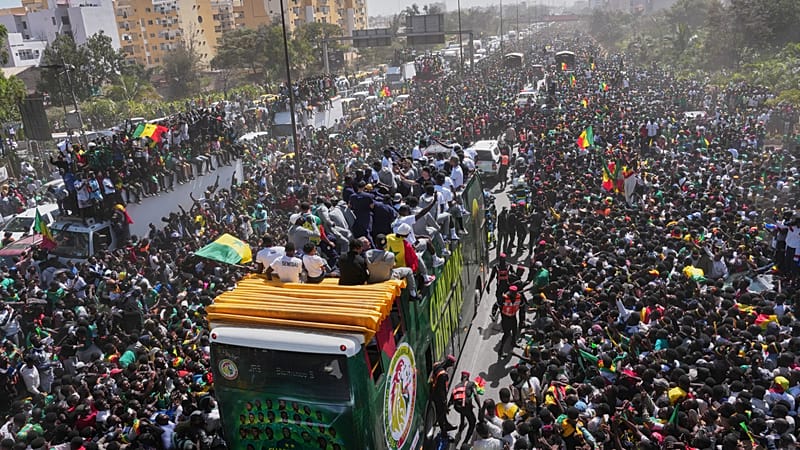 Video thumbnail for Senegal's president praises player for actions during AFCON final