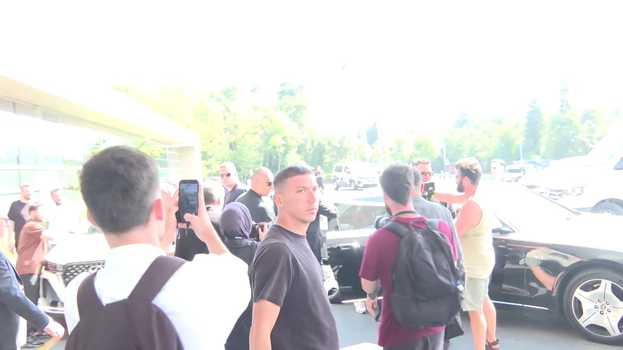 Video thumbnail for Türkiye: Mohamed Salah completes medical exam in Türkiye ahead of potential Trabzonspor move.