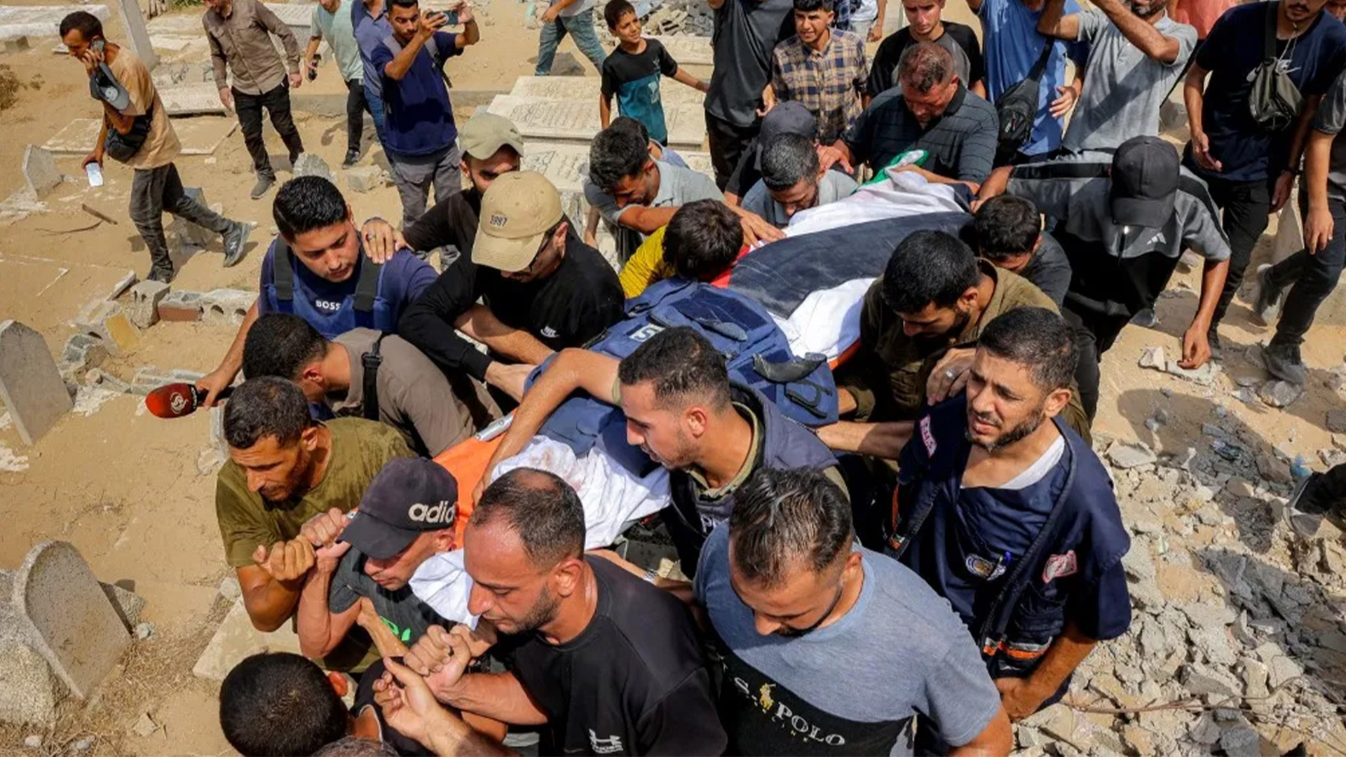 'Video thumbnail for Funerals held for assassinated Gaza journalists'