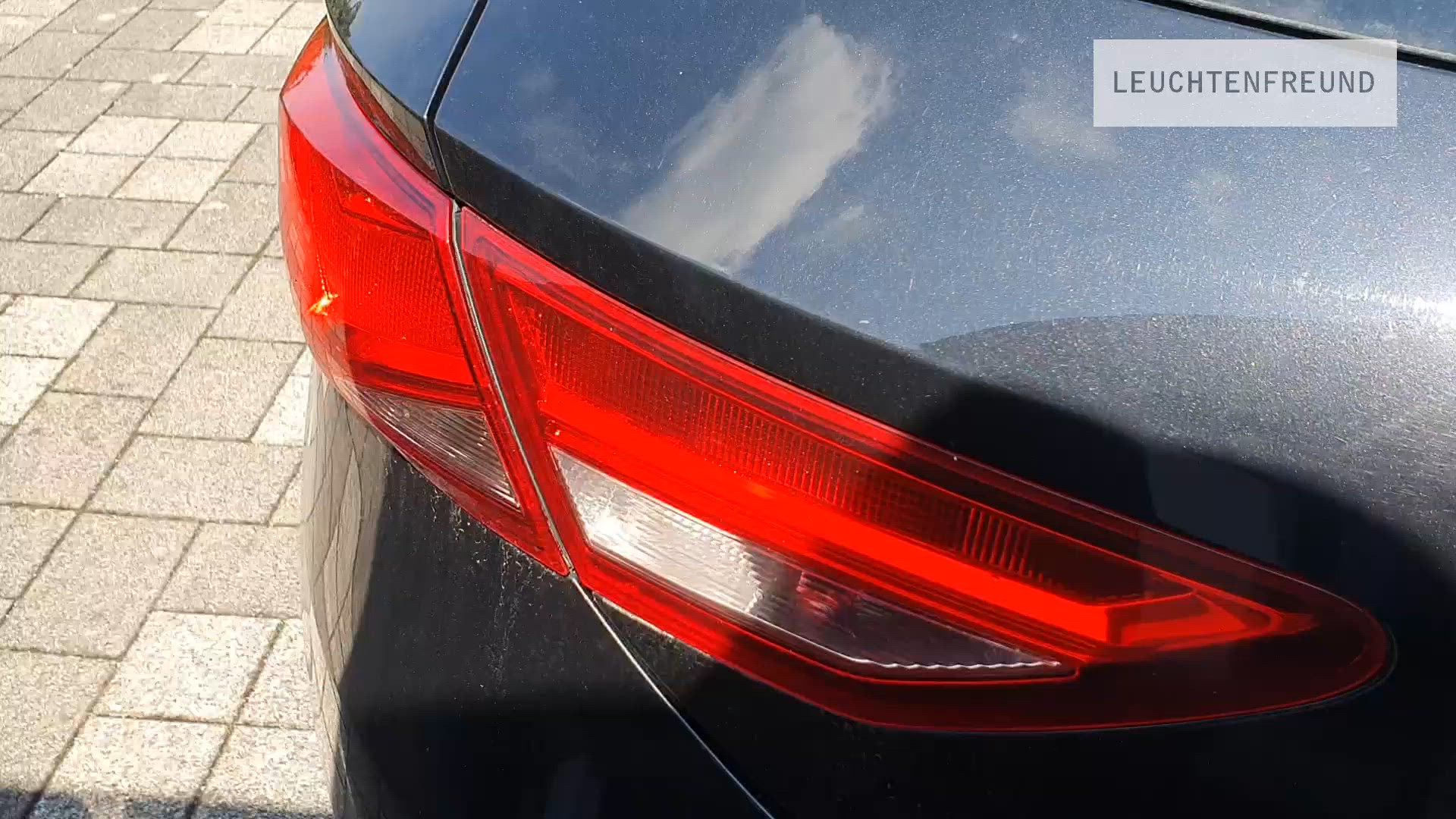 Video thumbnail for Leuchtenfreund-Seat Leon 5f Heckemblem ausbauen und reparieren