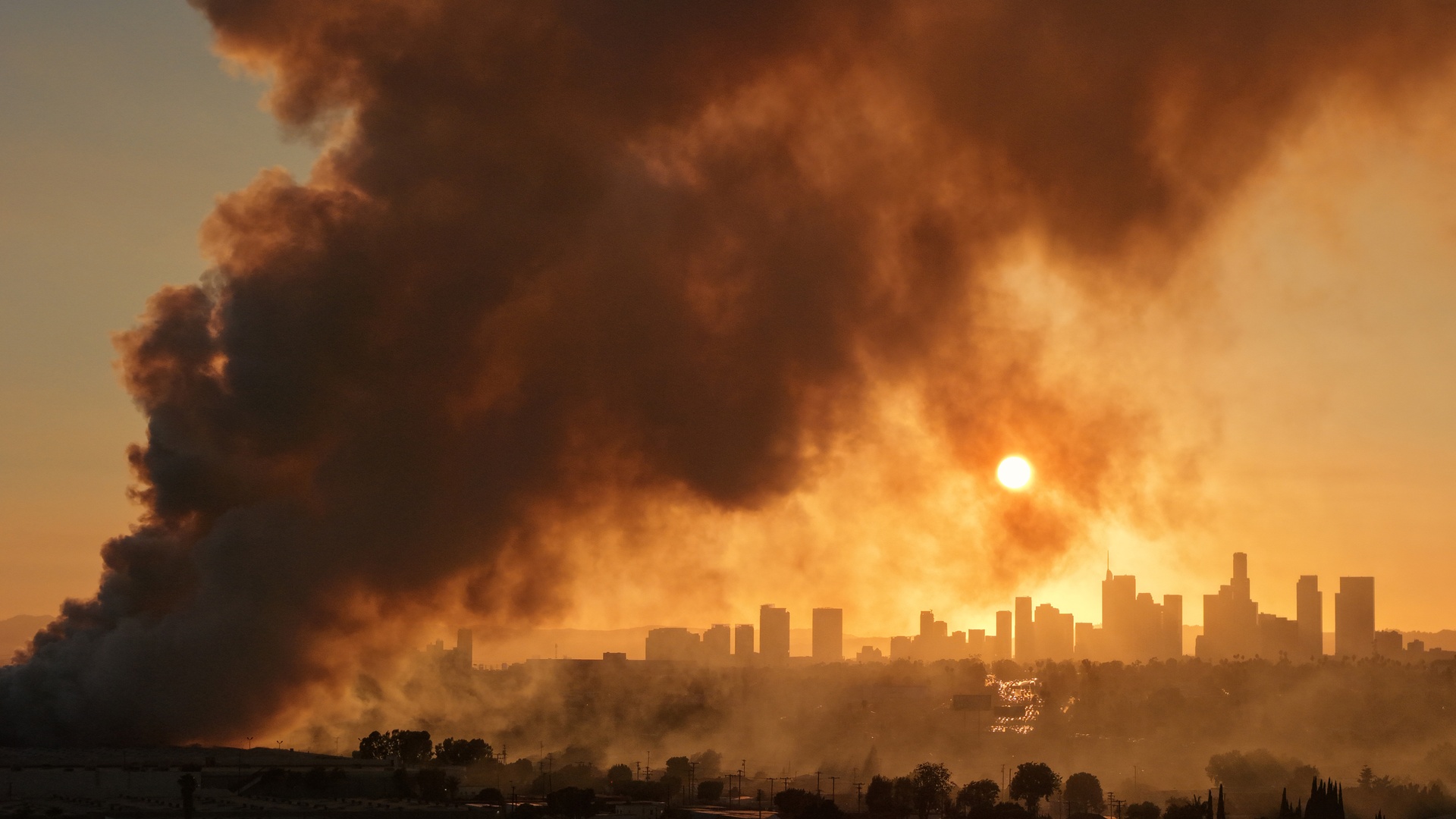 Video thumbnail for Firefighters gain ground on massive LA warehouse fire