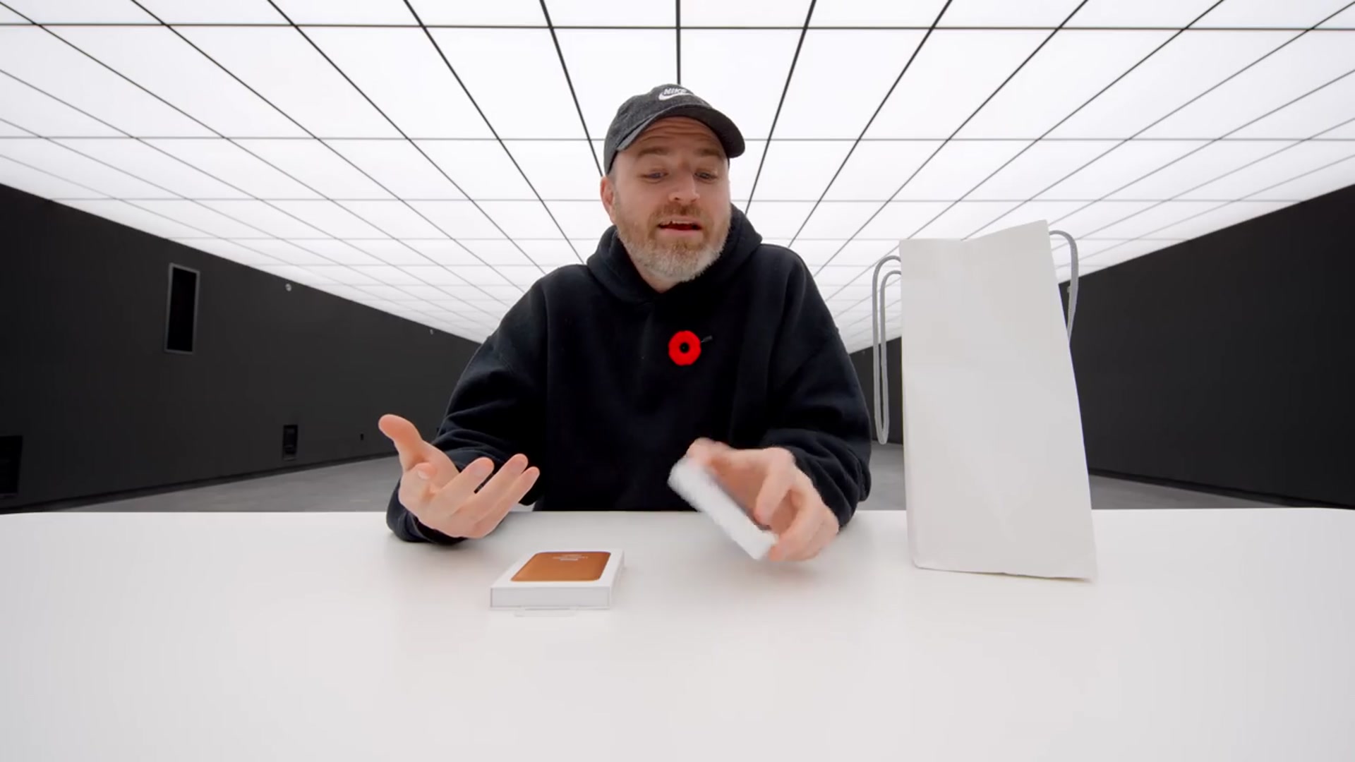 'Video thumbnail for Apple "MagSafe" Wallet - How Safe?'