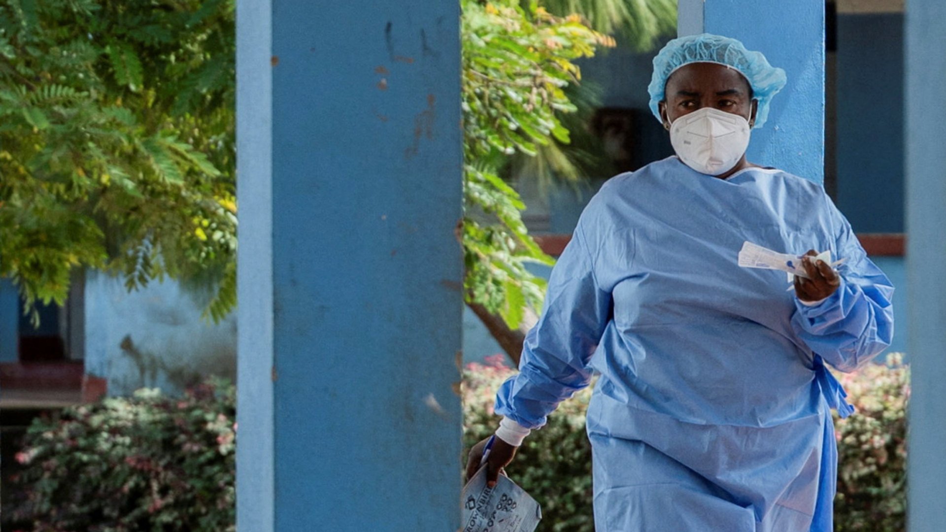 Video thumbnail for DRC Ebola outbreak: Vaccine doses arrive as virus spreads and death toll passes 2,500