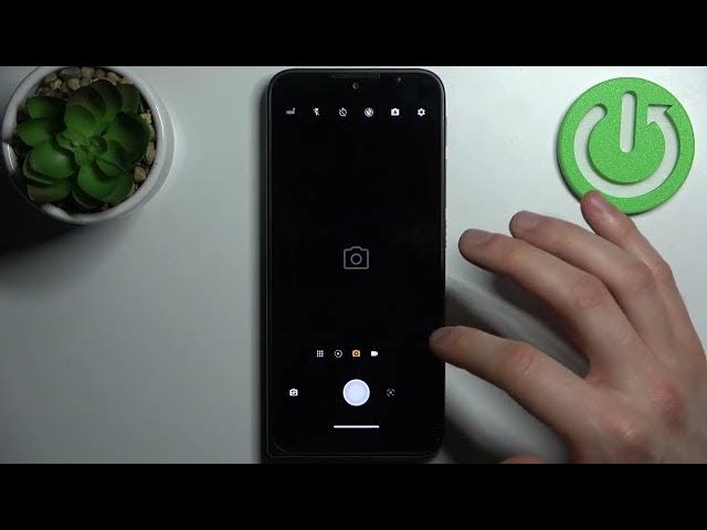 Video thumbnail for Motorola Defy - How To Take Live Photo