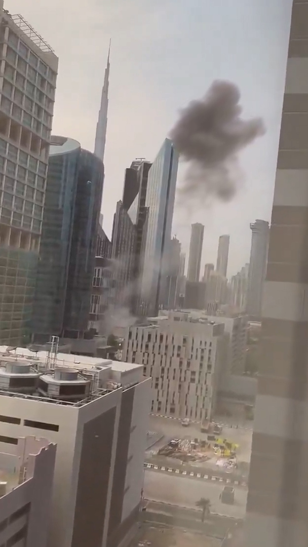 Video thumbnail for Black smoke seen after blasts in Dubai financial district