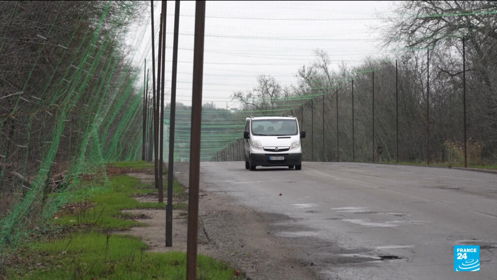 Video thumbnail for Ukraine city of Kherson protects itself from drones with French fishing nets