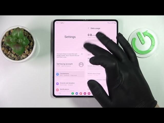 Video thumbnail for SAMSUNG Galaxy Z Fold 4 - How To Check Data Usage