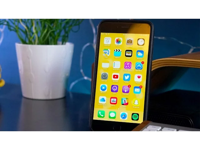 Video thumbnail for 4 Snapchat Tips that'll make you a pro