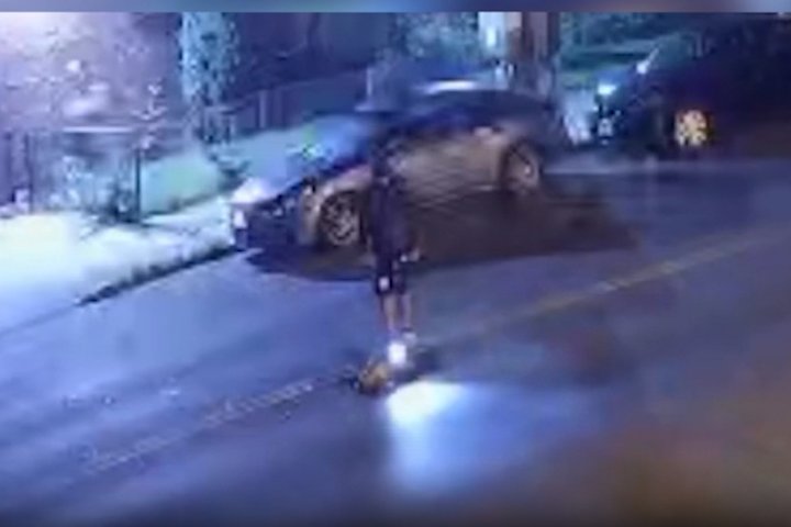 Video thumbnail for Sewer mystery reaches the Bronx: Video shows men climbing out of manhole in Wakefield
