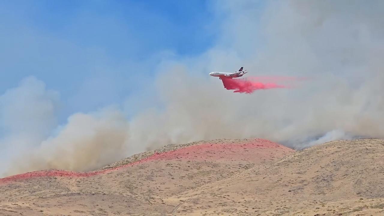 Video thumbnail for US: Hawk Fire spreads across Nevada’s Washoe County, forces evacuations.