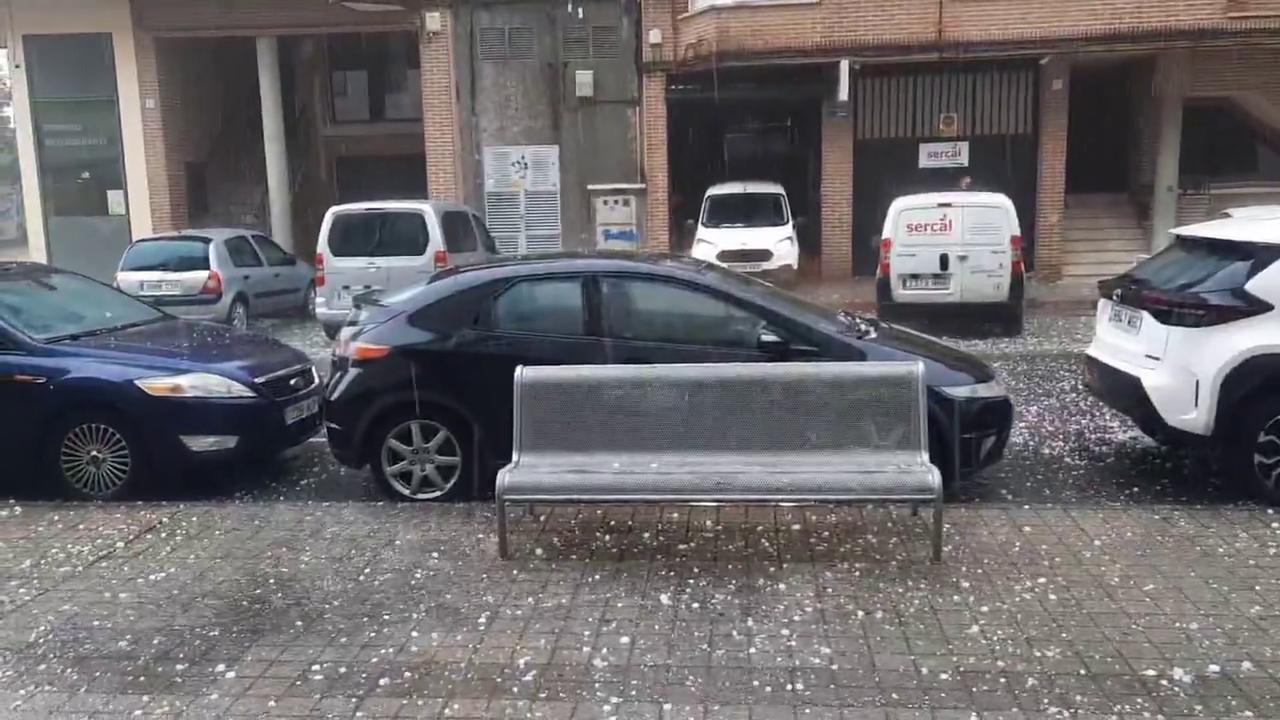 Video thumbnail for Spain: Violent Hailstorm Hits Talavera de la Reina.