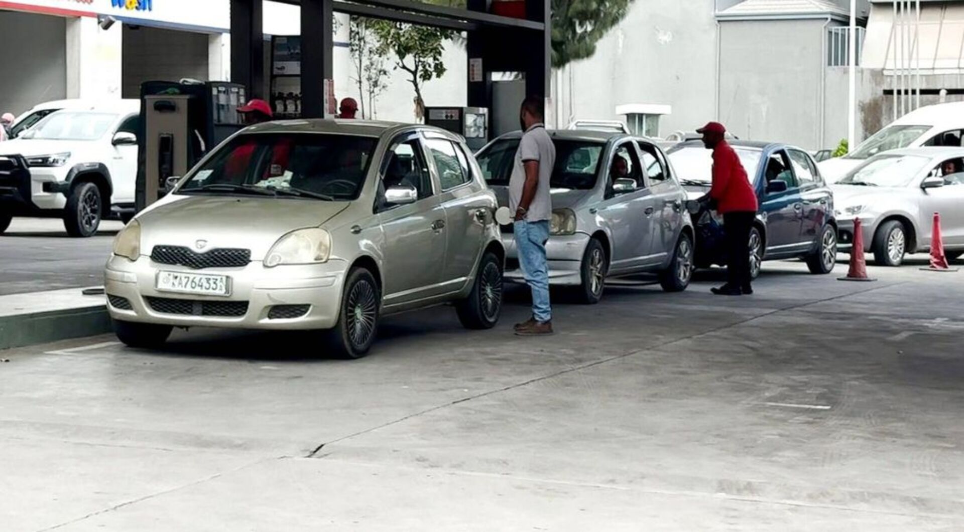 Video thumbnail for Ethiopia's fuel crisis deepens as war on Iran drives up prices