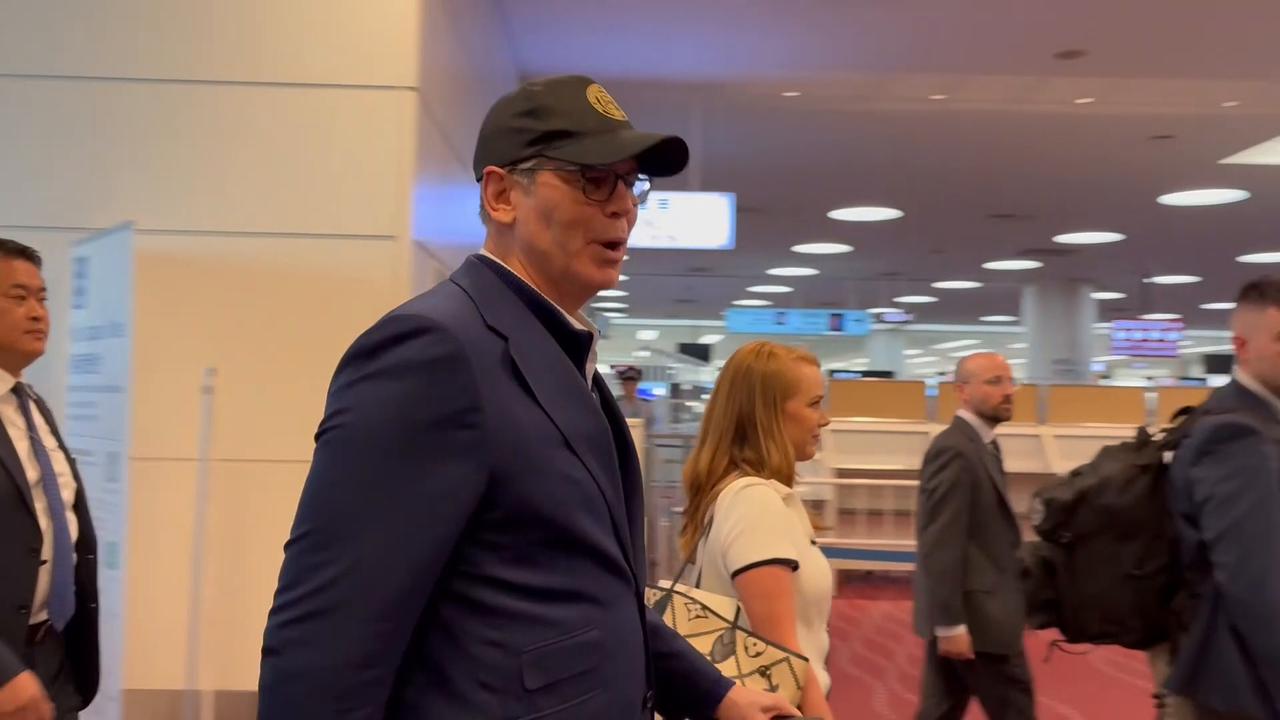Video thumbnail for Japan: U.S. treasury secretary arrives in Japan.