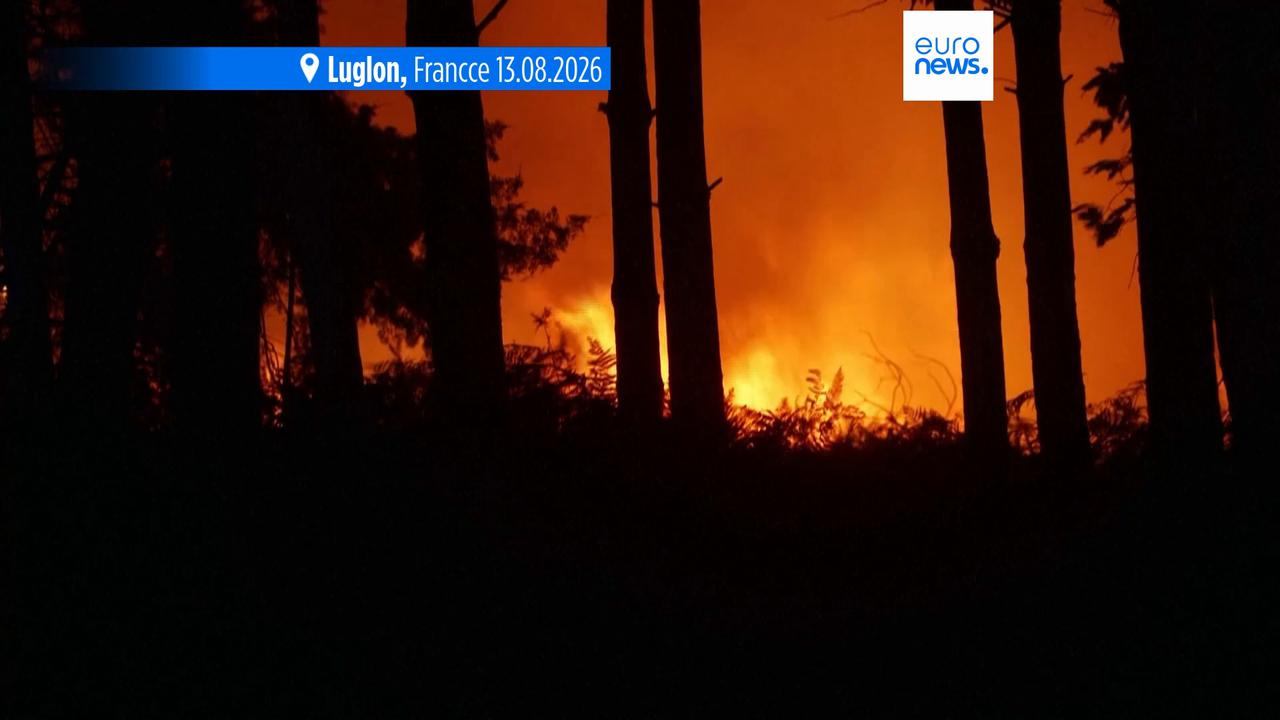 Video thumbnail for 'Wall of fire' forces sea evacuation in Greece as wildfires continue across Europe