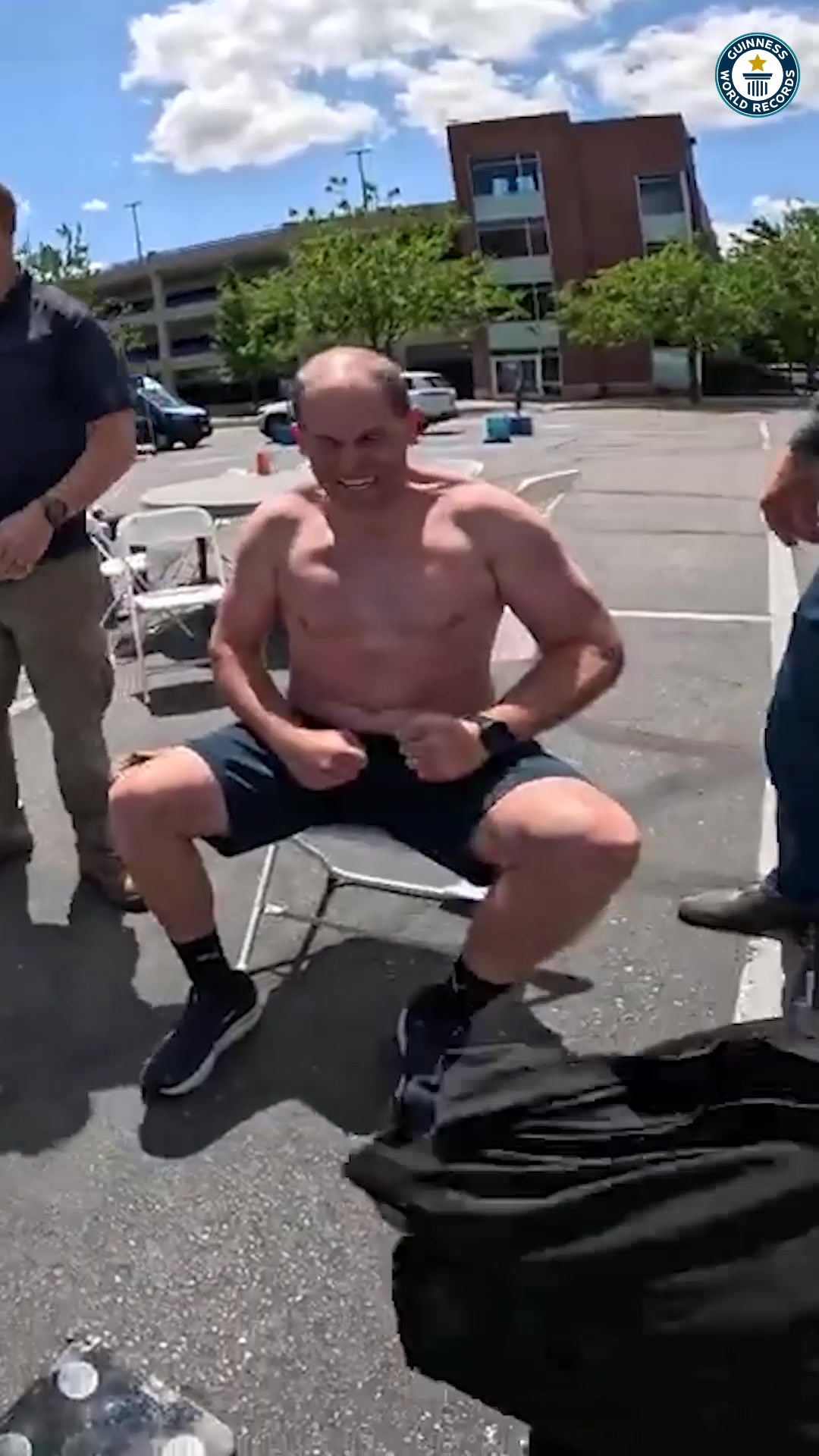 Video thumbnail for Most t-shirts worn during a marathon (male) - 125 by David Rush
