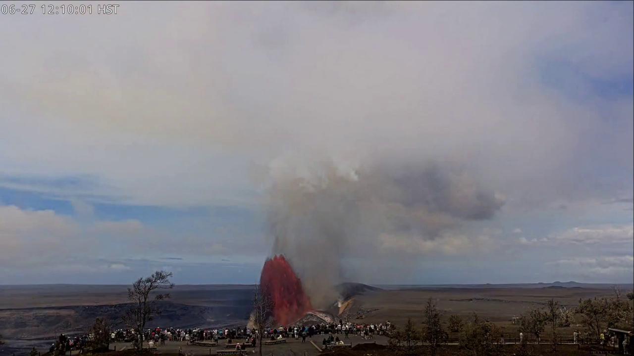 Video thumbnail for US: Visitors Watch Towering Lava Fountains As Kilauea Erupts In Hawaii.