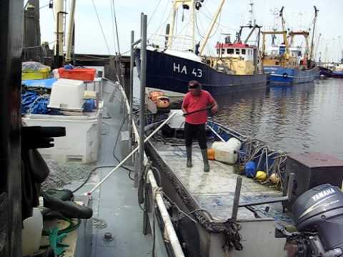 Video thumbnail for schoonmaken van netten & schip 3