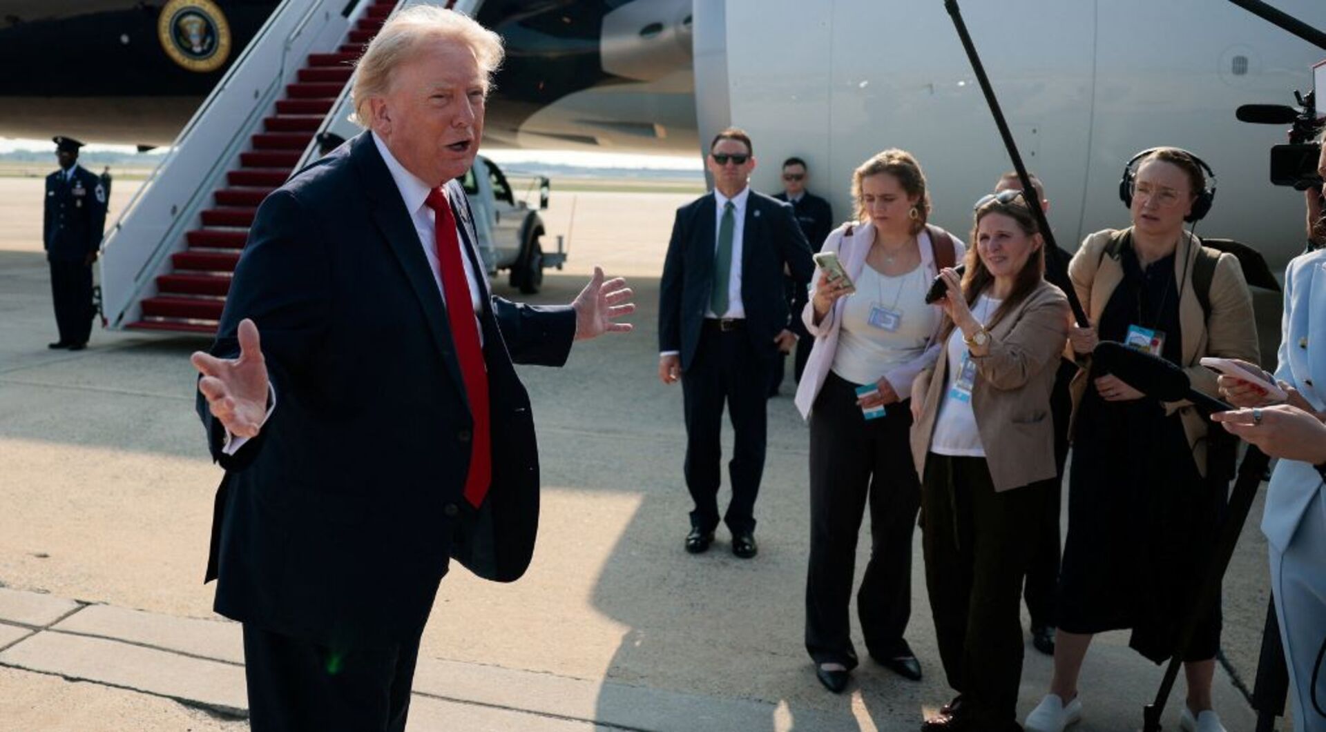 Video thumbnail for Trump: Iran 'doing fine' on MOU as Doha talks continue