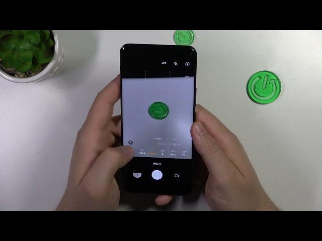 Video thumbnail for HONOR 90 - Camera Pro Mode Review