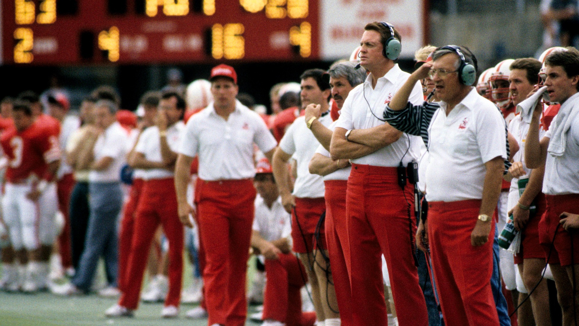 Video thumbnail for Bill Bender Analyzes 20 Greatest College Football Teams Ever
