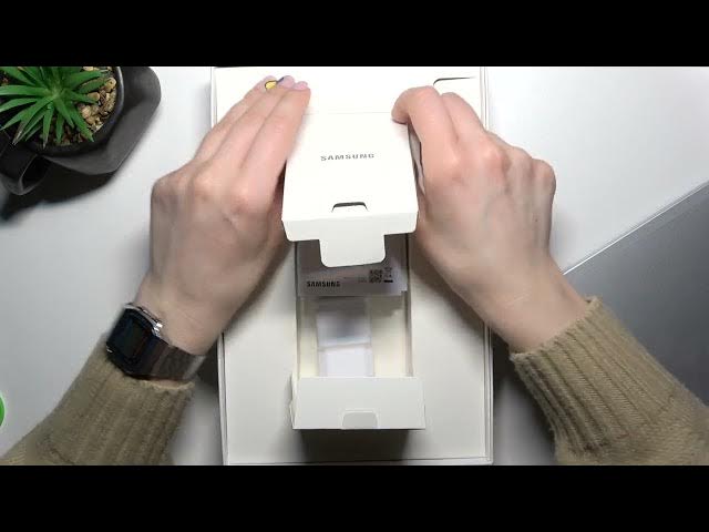 Video thumbnail for Does Samsung Galaxy Tab A8 2021 Comes With Earbuds | What in the Samsung Galaxy Tab A8 2021 box