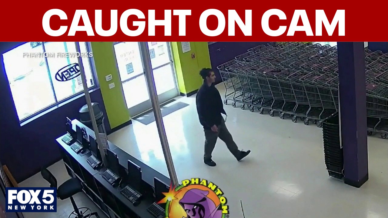 Video thumbnail for Footage shows Gracie Mansion bomb suspect allegedly buying fuses