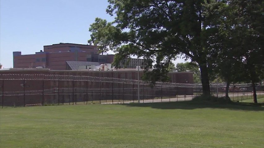 Video thumbnail for 2 Westchester correction officers charged with misconduct after alleged incidents at county jail