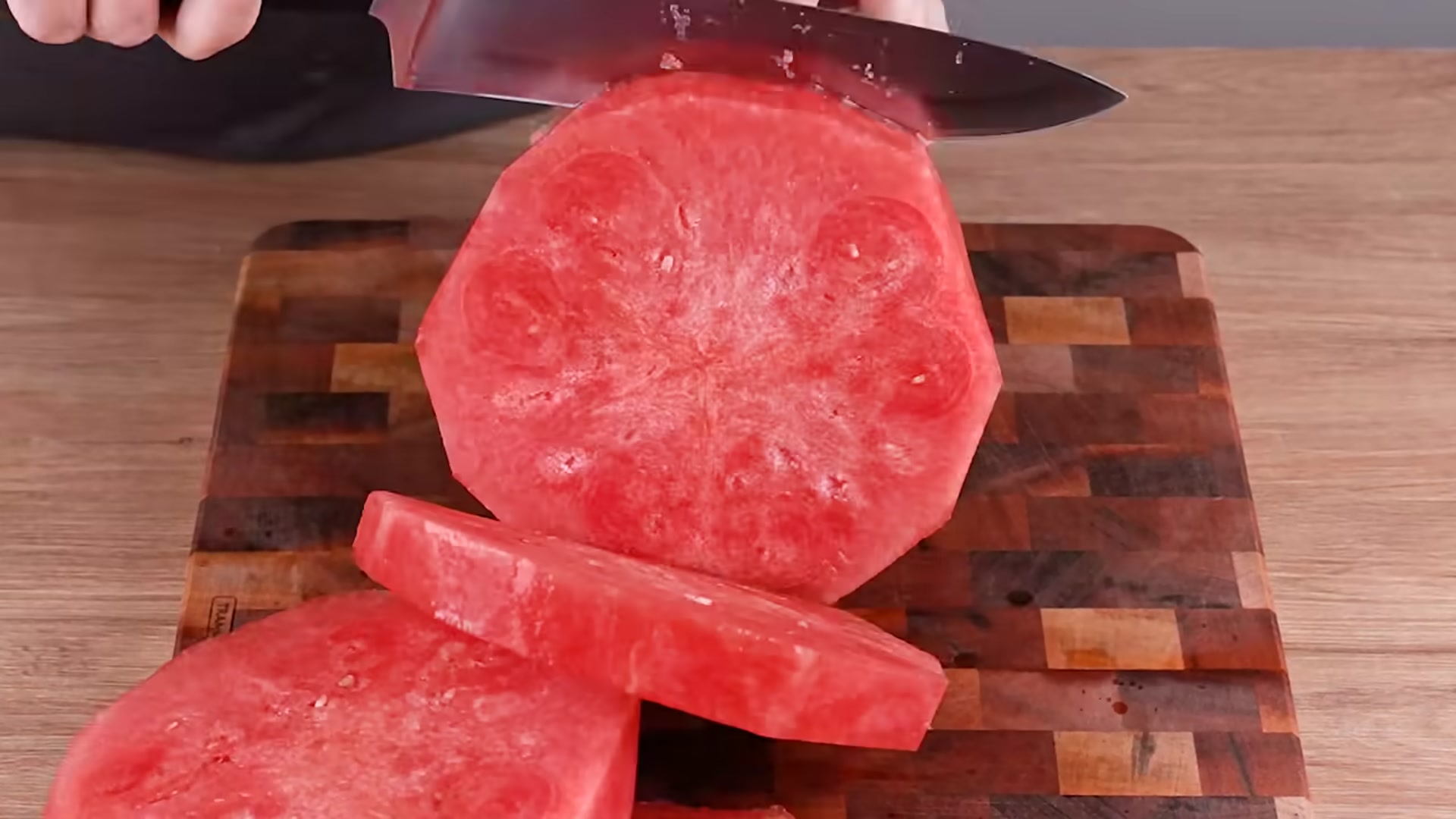 Video thumbnail for A genius trick with watermelon that everyone should know(720P HD)