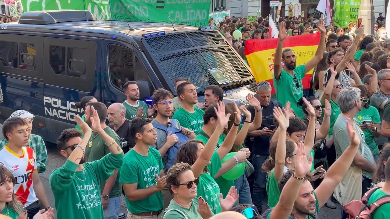 Video thumbnail for Spain: 20261015_Teachers' strike in Madrid_ h199_001.
