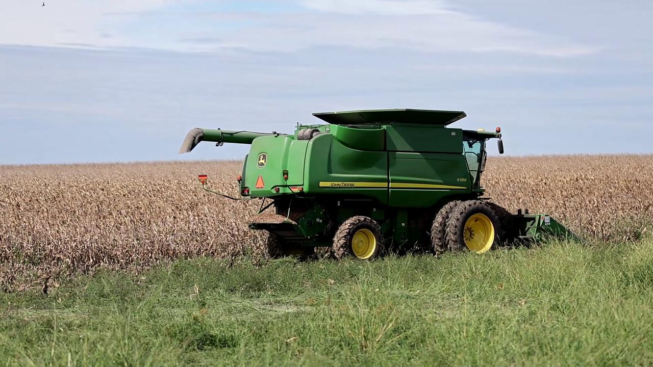 Video thumbnail for US: John Deere S680 Combine Harvester Cutting Corn in Rural McLean County, Illinois.