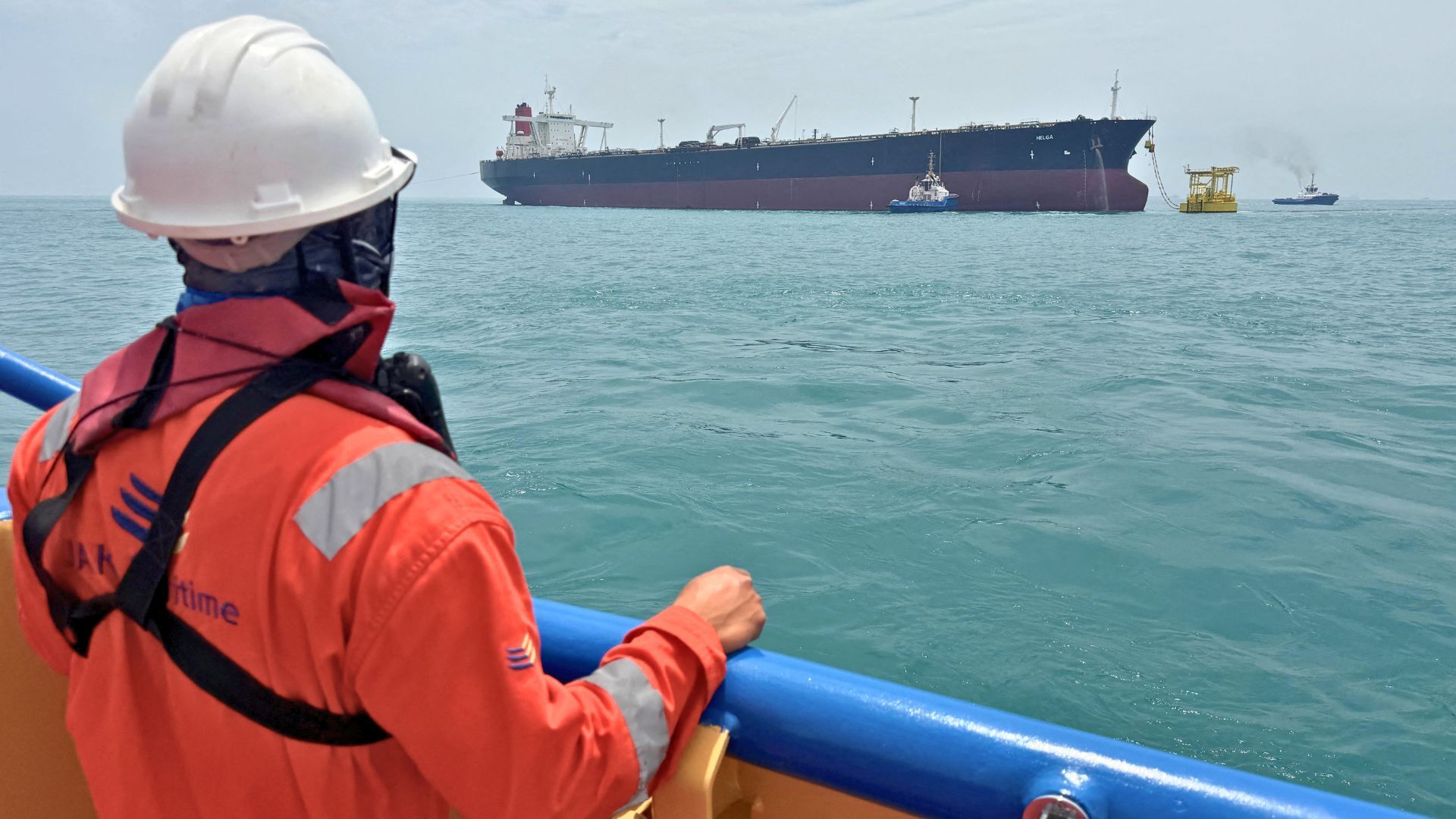 Video thumbnail for Hormuz 'bottleneck' puts uneven pressure on Gulf economies and global oil