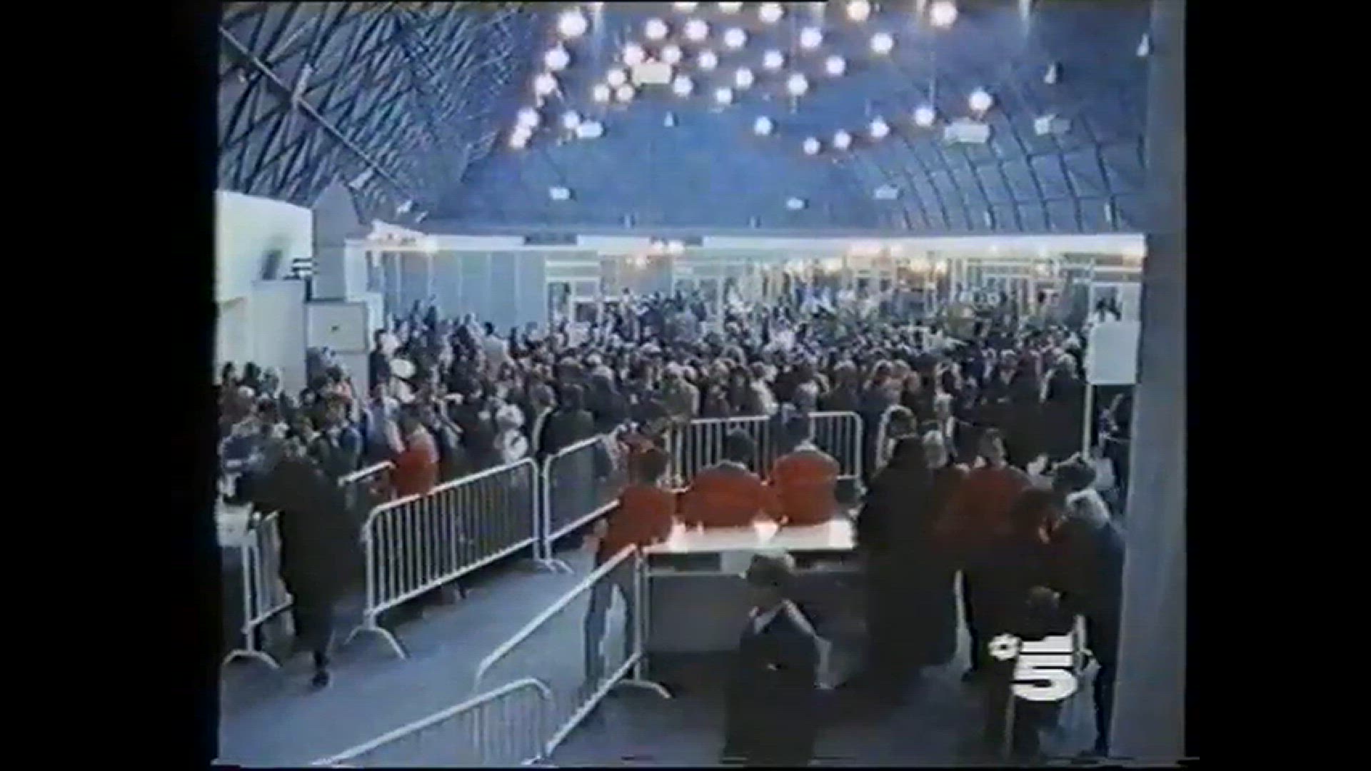 'Video thumbnail for 1987 Gianfranco Ferre AW Runway'