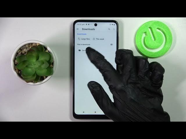Video thumbnail for How to Set Up an Alarm Clock on MOTOROLA Moto G22