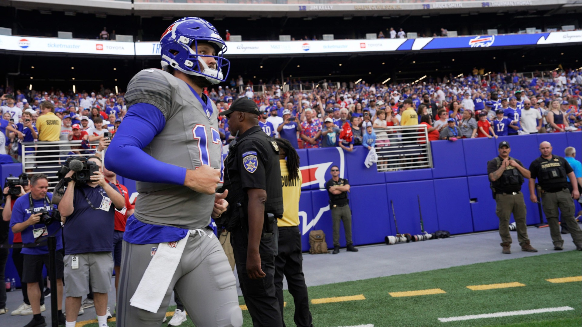 Video thumbnail for Impact of Technology on NFL Quarterback Development