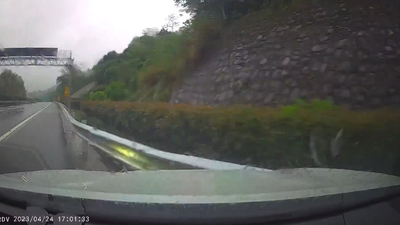 Video thumbnail for Toyota Camry Crash Caught on Dash Cam in Rainy Jiangxi