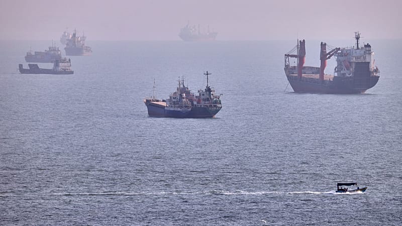 Video thumbnail for Iran says Strait of Hormuz will stay blocked despite Trump’s claim of ‘total control’