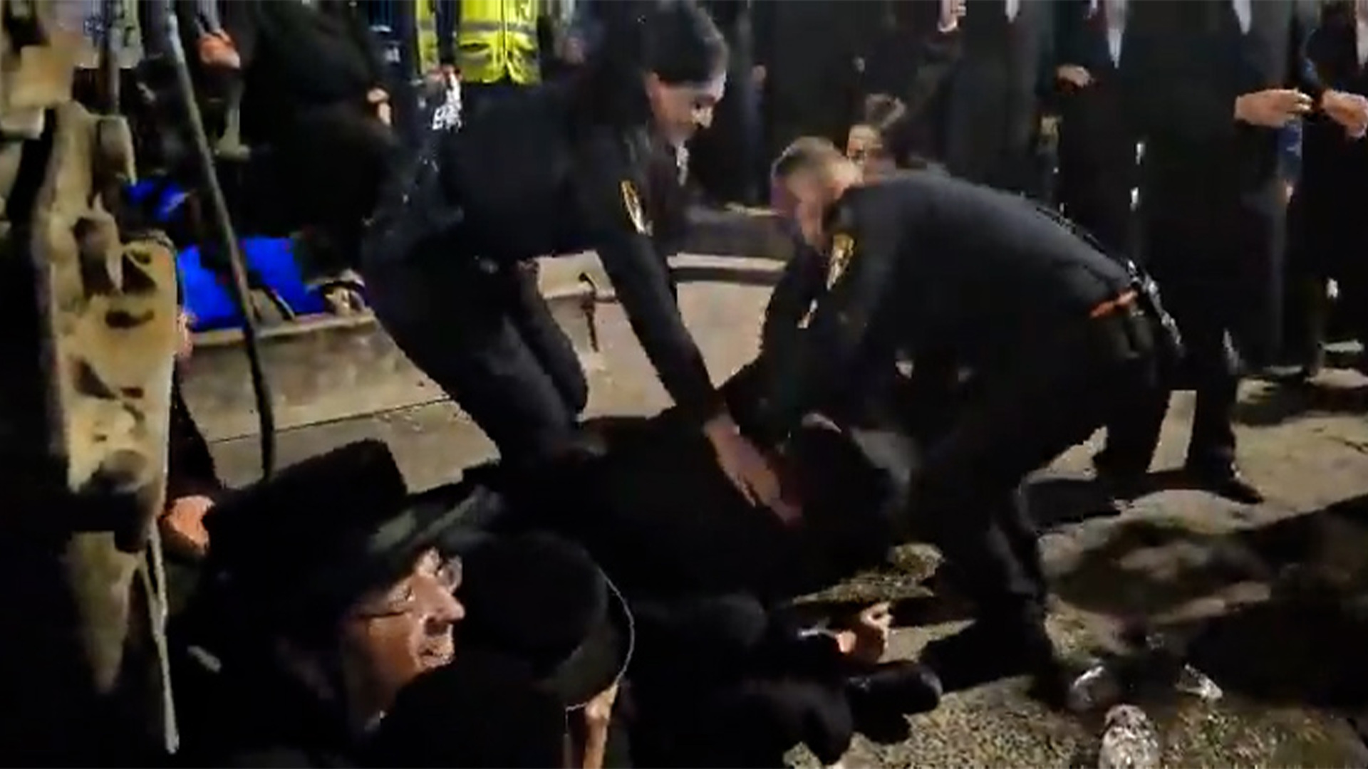 Video thumbnail for Israeli police clash with anti-draft ultra-Orthodox protesters