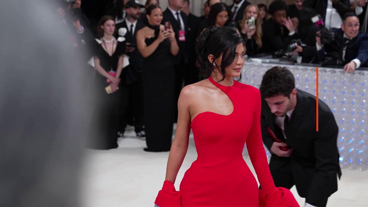 Video thumbnail for Kylie Jenner veut une nouvelle augmentation mammaire.