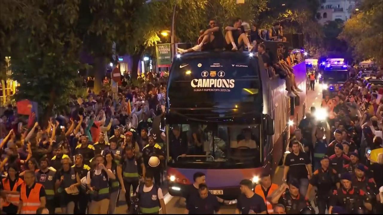 Video thumbnail for Spain: FC Barcelona celebrates La Liga title with victory parade in Barcelona.