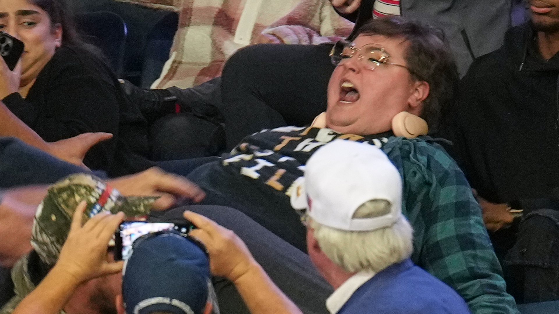 Video thumbnail for Protester punched at Trump rally while being mocked by the president