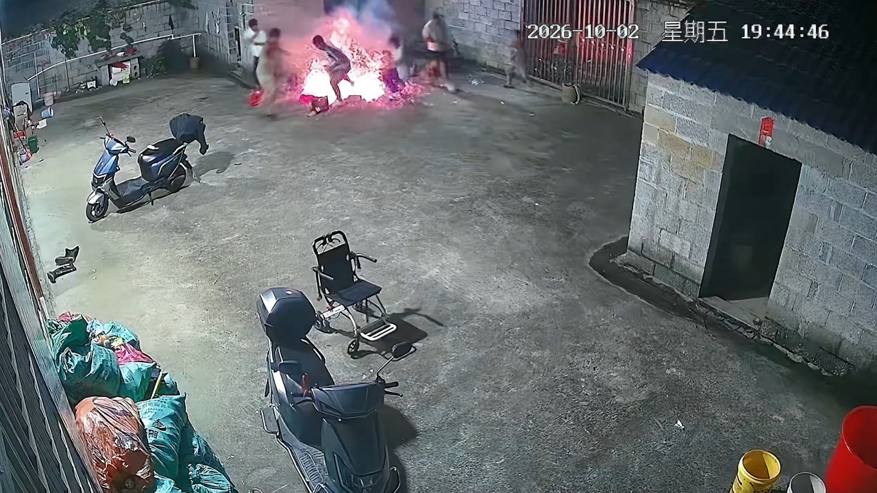 Video thumbnail for Flames Flare Up During Outdoor Barbecue in Guangxi