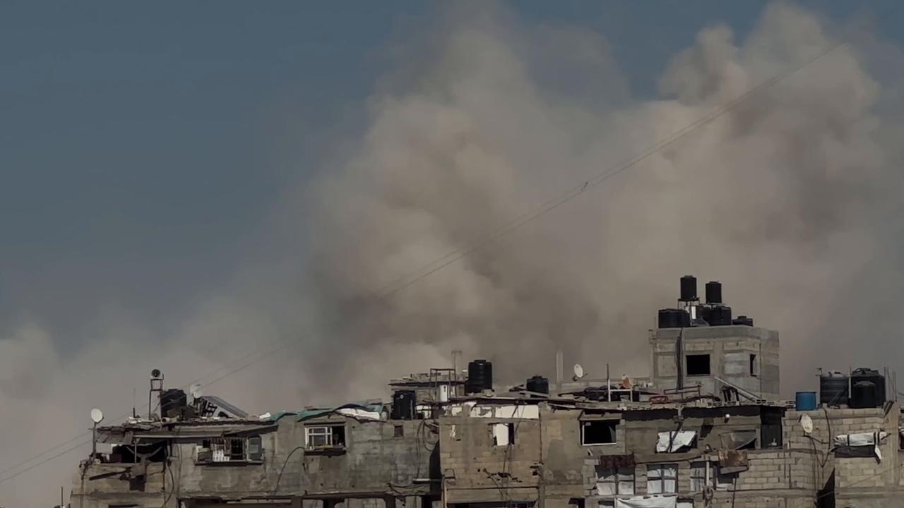 Video thumbnail for Israeli forces carry out fresh demolitions in eastern Khan Younis.