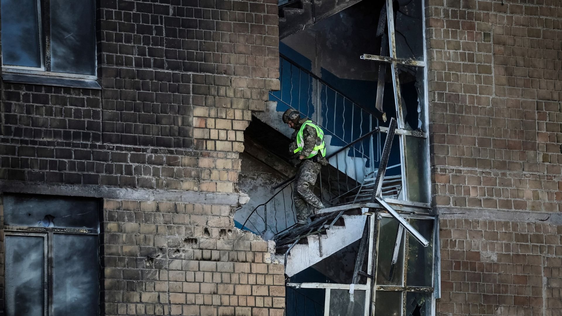 Video thumbnail for Russian drone hits Kyiv school minutes after children reach shelter